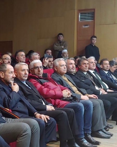 Dünya Türkleri Eğitim ve Kültür Derneği ile Afgan Türkleri Derneği tarafından Zeytinburnu Belediyesi Kültür Merkezi’nde düzenlenen Asema kızımızın duygu dolu şiir gecesi, Türk Dünyası’nın önemli temsilcilerini bir araya getirdi.