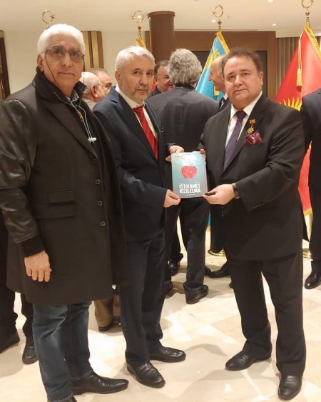 Kızıl Elma yolunda milli birlik ve kardeşlik ruhunu yeniden diriltmek amacıyla Seyfullah Türksoy’un öncülüğünde İstanbul InterContinental Otel’de düzenlenen Dünya Karapapak Türkleri Kurultayı’na, Genel Başkanımız ve Dünya Ticaret ve Kültür Derneği Yüksek 