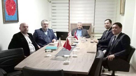 Merkezimizde Özbekistan İstanbul Konsolosluğu Başkatibi Sn. Şarzod Abdunazarov ve Ticaret Sorumlusu beyefendiyi misafir ederek Özbekistan Türkiye Ticaretinin gelişimine yönelik istişarelerde bulunuldu.