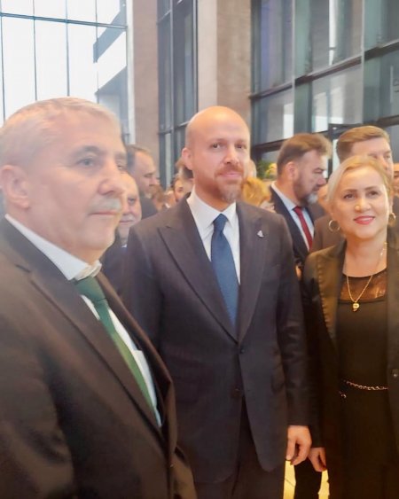 Genel Başkanımız Sayın Ahmet Ortatepe, ve DUTKİD Başkan yardımcımız Sayın Necdet Ertuğrul İlim Yayma Vakfı ve Aliya İzzetbegoviç Vakfı tarafından AKM’de düzenlenen “Aliya 100 Yaşında” Sergisinin açılış programına katılım sağlamıştır.